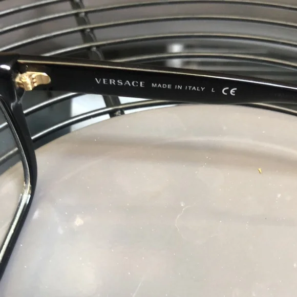 Versace glasses brand new just took of tags $595 retail  display picture 3